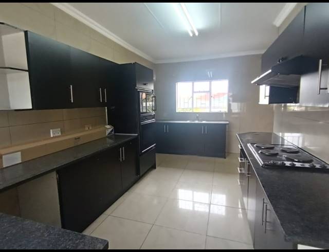 4 BEDROOM HOUSE FOR SALE IN ROSHNEE